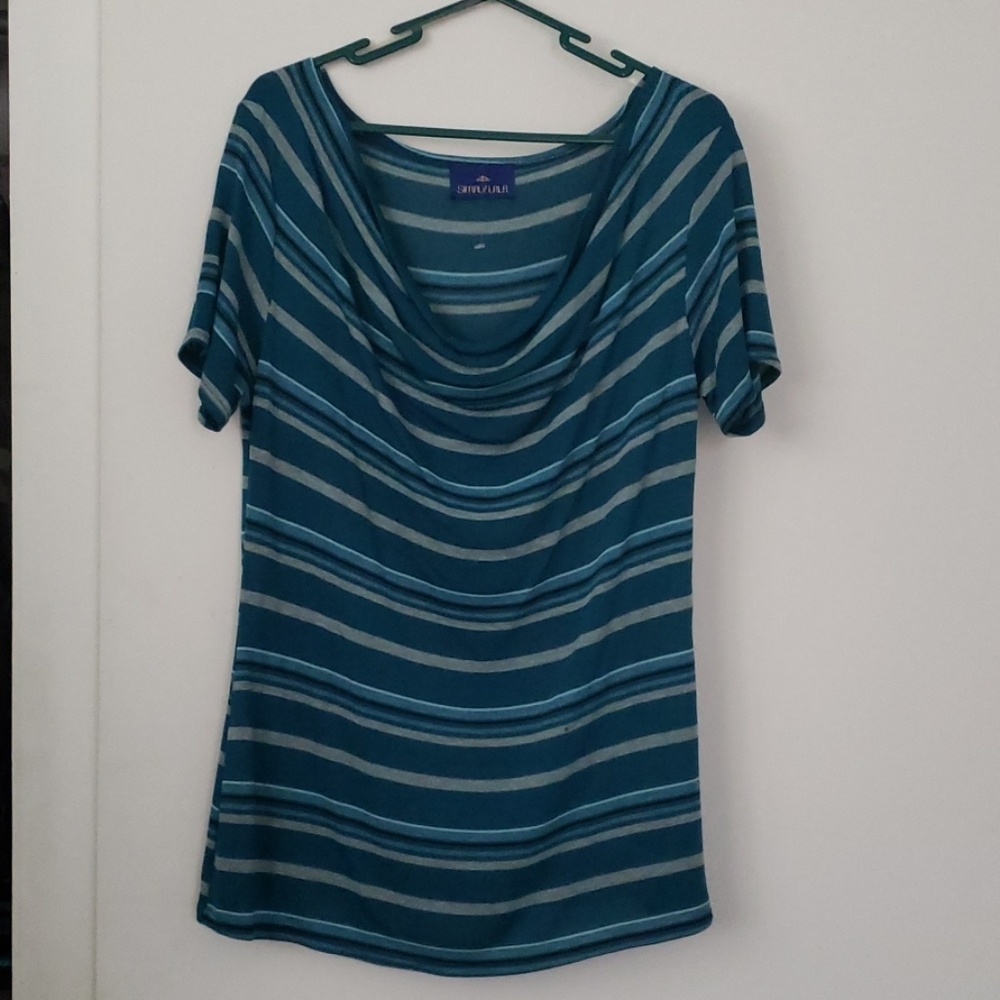 Women's scoopneck shirt
